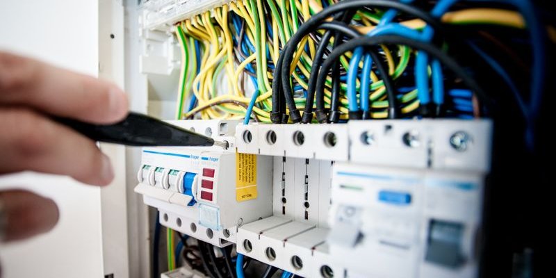 5 greșeli periculoase la instalațiile electrice din casă